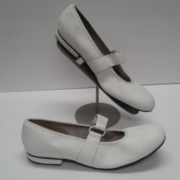 A pair of Coast Ringo Square Dance Shoes with elastic band construction.